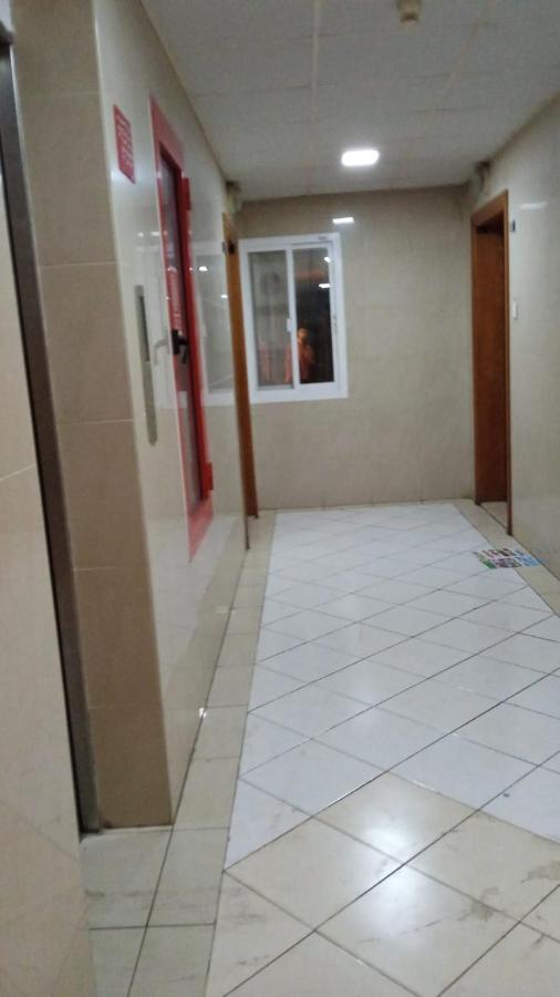 Brand New Boys Hostel 5 Min Walk From Burjuman Metro Station Exit-4 With All Brand New Furnishings & Free Facilities Dubai Eksteriør bilde